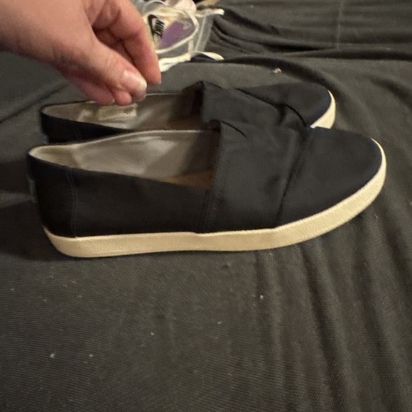 Toms Classic Black Canvas Slip On Shoes, Size 8 excellent shape - Picture 4 of 8